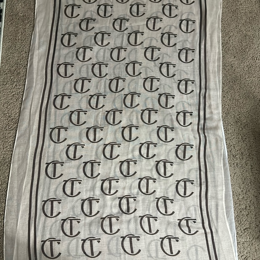 Charlotte Tilbury Scarf